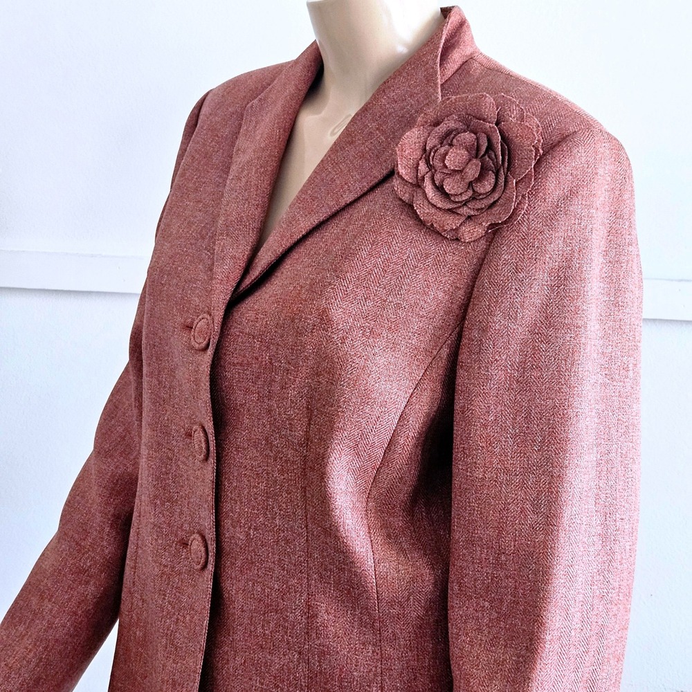 Le Suite Mauve Herringbone Skirt Suit Set with Rosette Brooch 3-Button Blazer - Picture 7 of 8